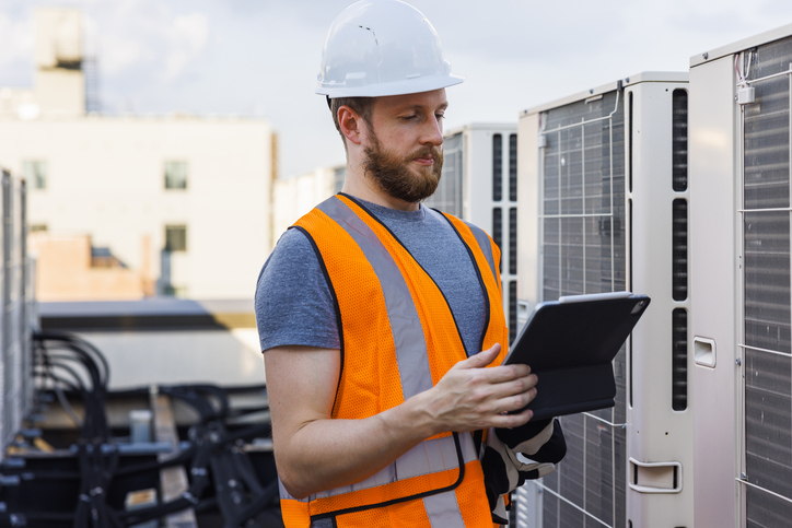 Advantages of Hiring Experts for Your Commercial AC Services